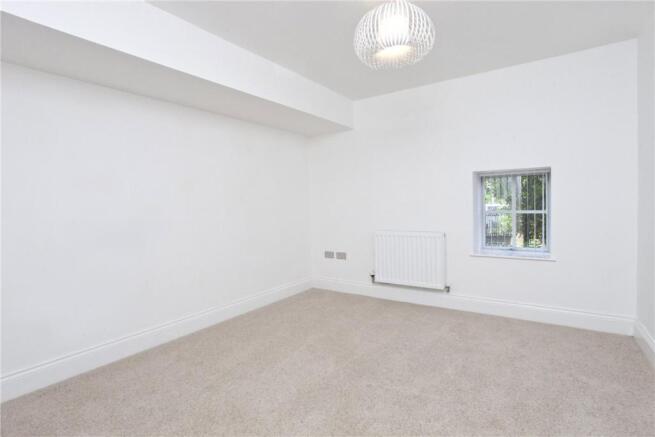 2 bed Apartment to rent Image 6