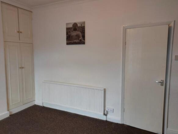2 bed Terraced to rent Image 6