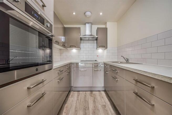9 Harington Lodge, 117 The Hornet, Chichester-Smal
