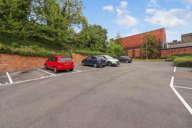 2 bed Flat for sale Image 6