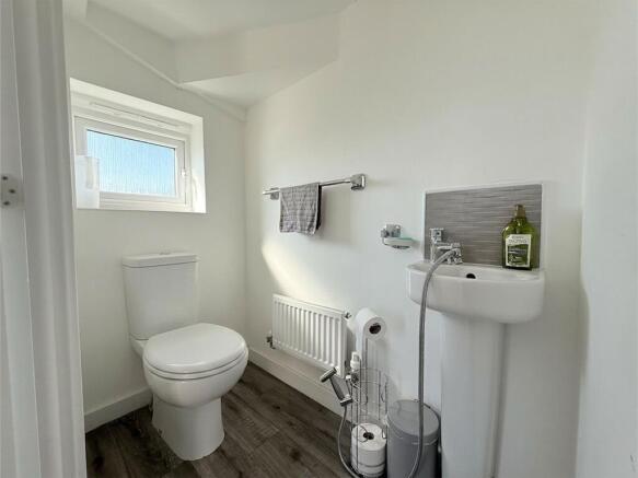 5 bed Detached for sale Image 10