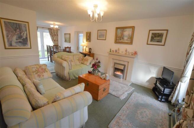 OPEN PLAN LIVING/DIN