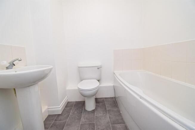 2 bed Ground Flat to rent Image 11