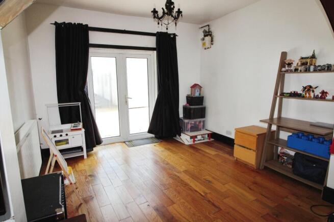 5 bed Detached for sale Image 6