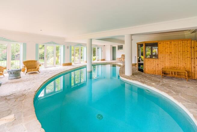 Framewood Manor F...