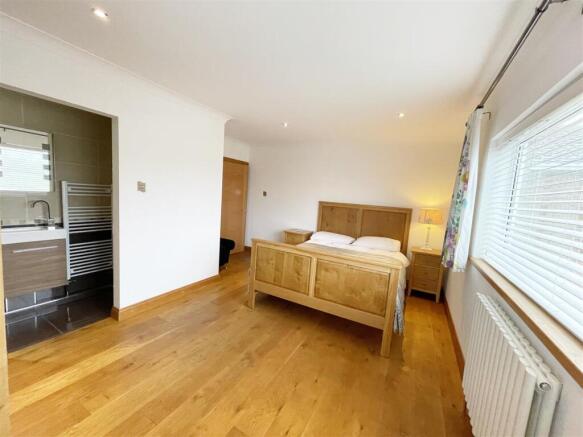 2 bed Apartment for sale Image 7