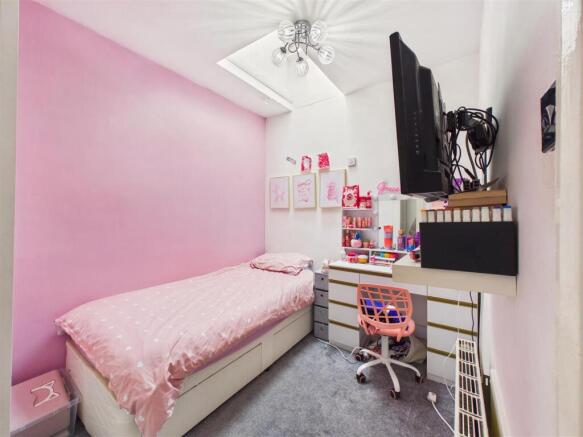 4 bed Semi-Detached for sale Image 9