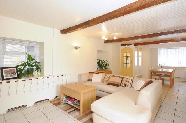 Sitting room with dining area