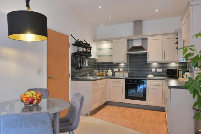 2 bed Flat for sale Image 8