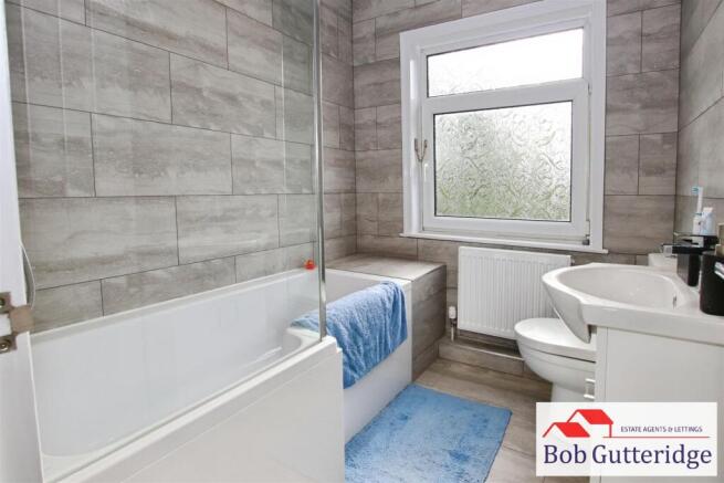 FIRST FLOOR BATHROOM
