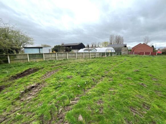 Land to side beyond fence.jpg