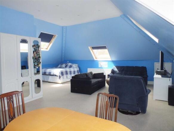 BEDROOM 5