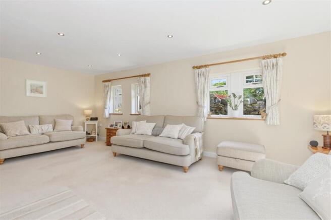 4 bed Detached for sale Image 8