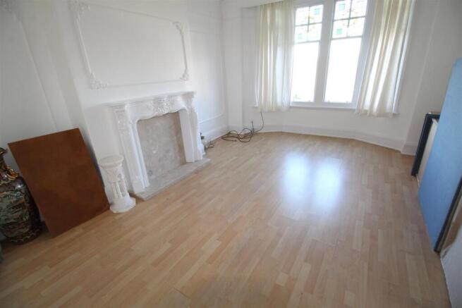 1 bed Apartment to rent Image 4