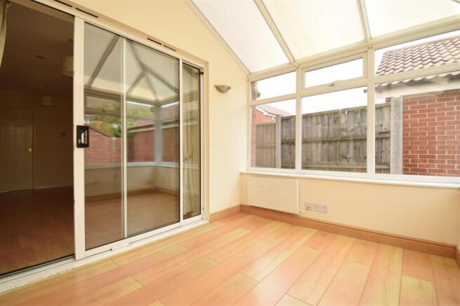 2 bed Semi-Detached to rent Image 7