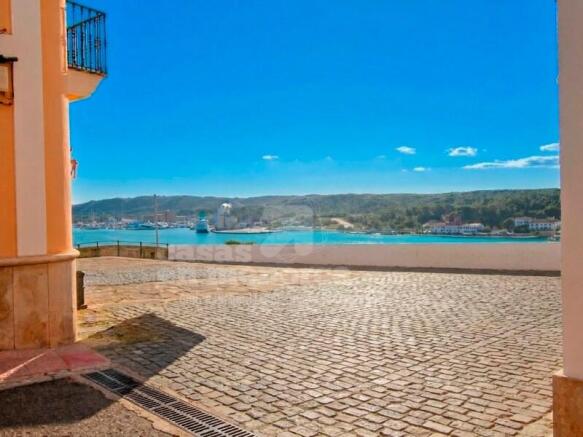 House with garage, lift and sea views in Mahón