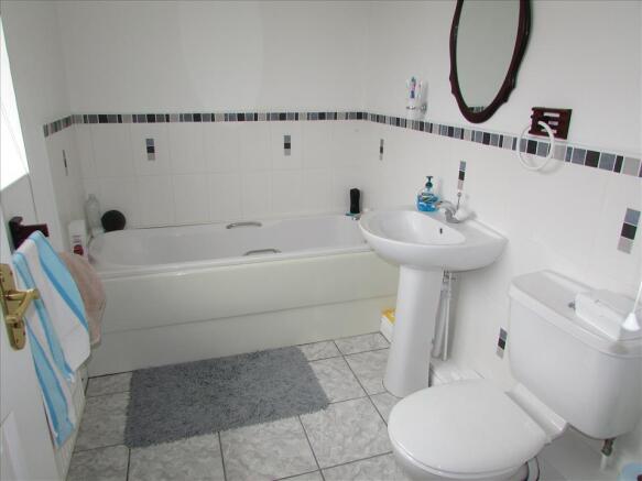 EN-SUITE SHOWER ROOM