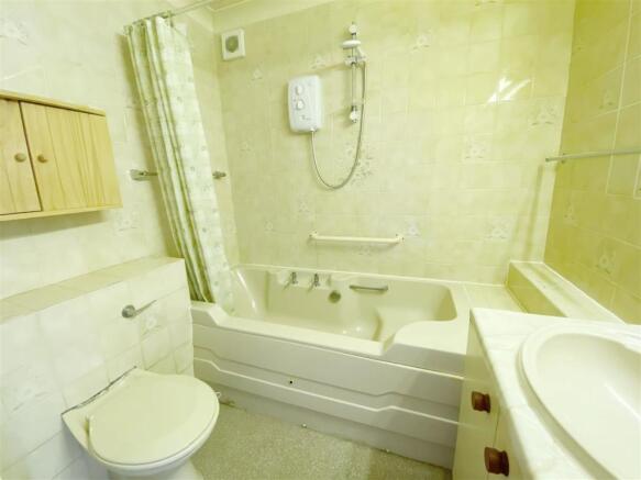 Bathroom.jpg