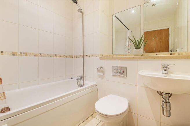1 bed Apartment to rent Image 7