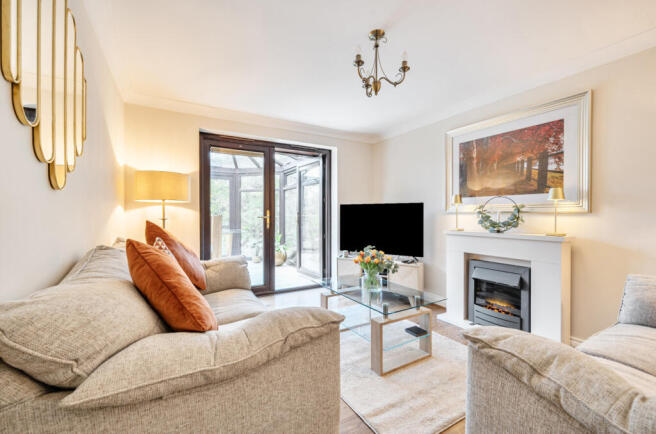 1369558-11-68ee57...