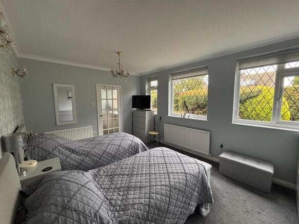 4 bed Detached Bungalow for sale Image 12