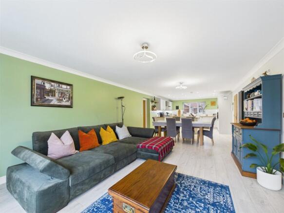 4 bed Detached for sale Image 4
