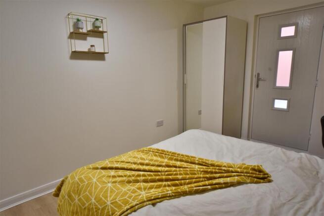 1 bed Apartment to rent Image 4