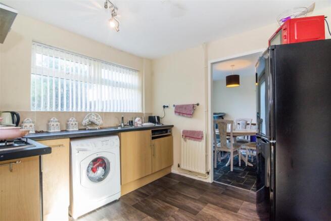 FITTED KITCHEN