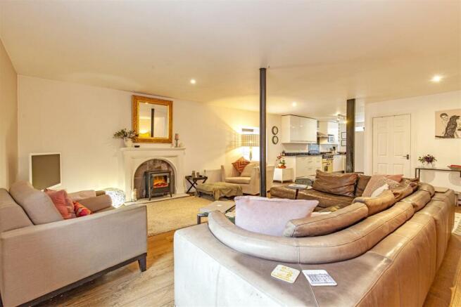 Reception Room-4.jpg