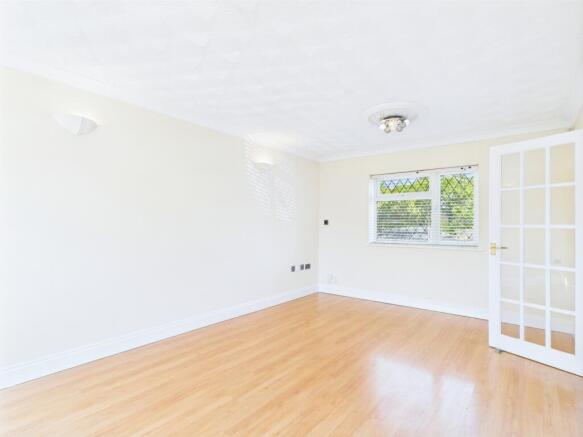 CAM01909G0-PR0334-STILL008