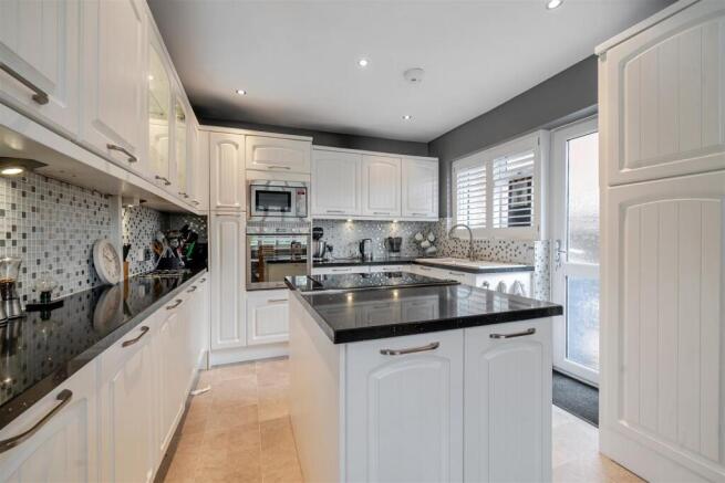 Copse Avenue, Farnham photo 4