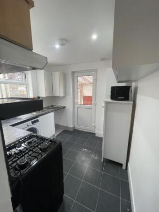 2 bed maisonette to rent in Hounslow