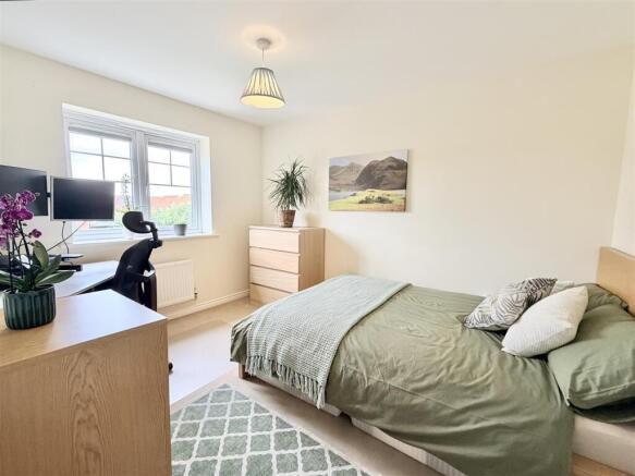 4 bed Detached for sale Image 8