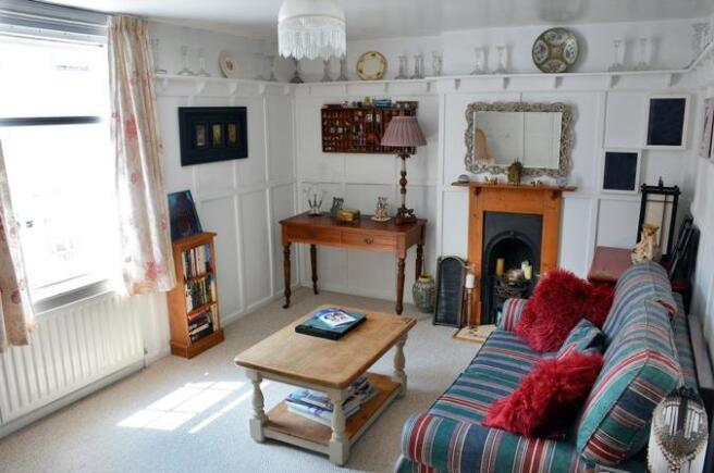 BEDROOM 1 - FIRST FLOOR.jpg