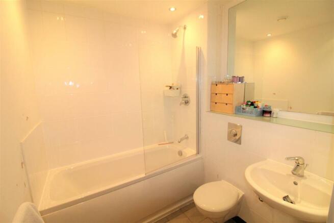 57 faroe bathroom .jpg