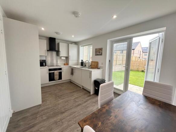 3 bed Semi-Detached for sale Image 4