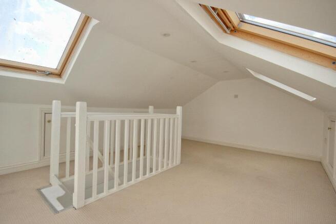 3 bed House to rent Image 4