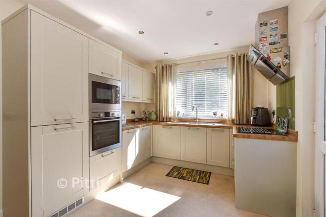 Kitchen/ Dining Room