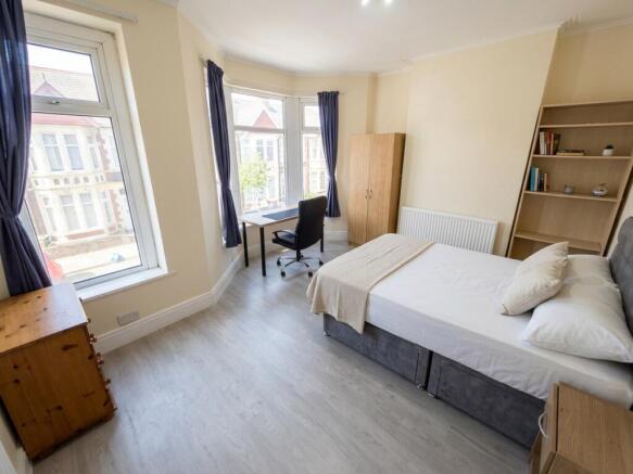 4 bed terraced house to rent Australia Road, Galb