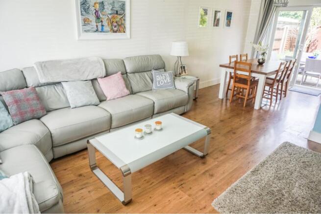 Lounge/Dining Room