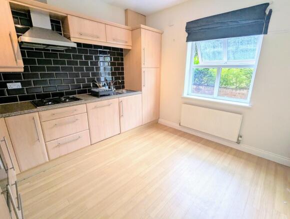 2 bed Apartment for sale Image 4