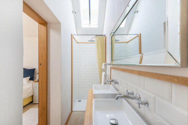Guest En-Suite
