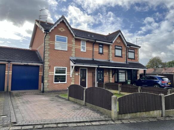 3-bed semi-detached on Asquith Avenue, Dukinfield, £265,000