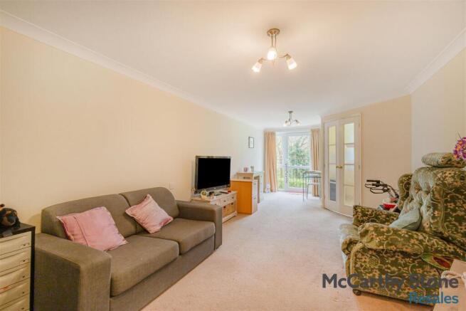 8686535-interior10.jpg