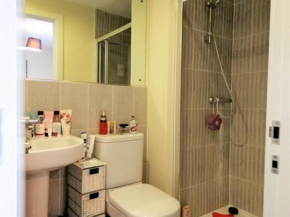 EN SUITE TO BEDRO...
