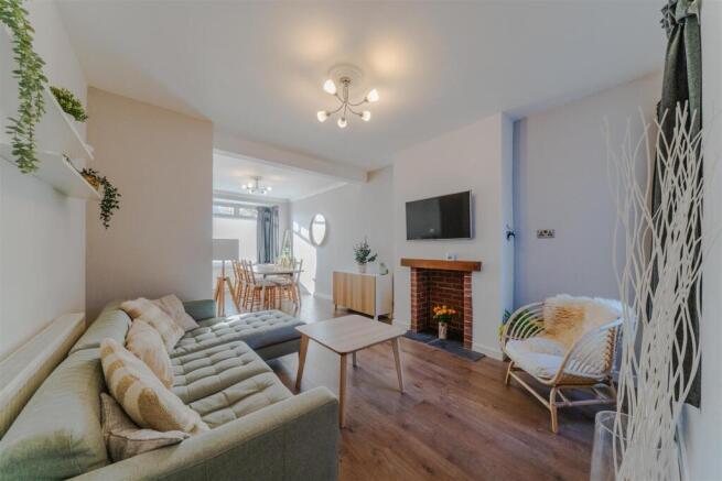 Lounge/Dining Room