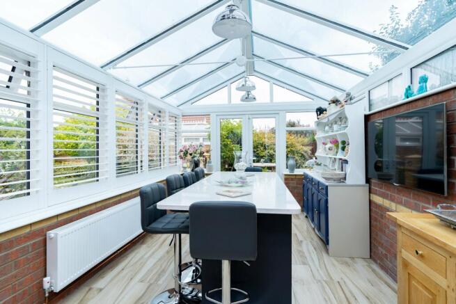 Entertainment Room/Conservatory Room