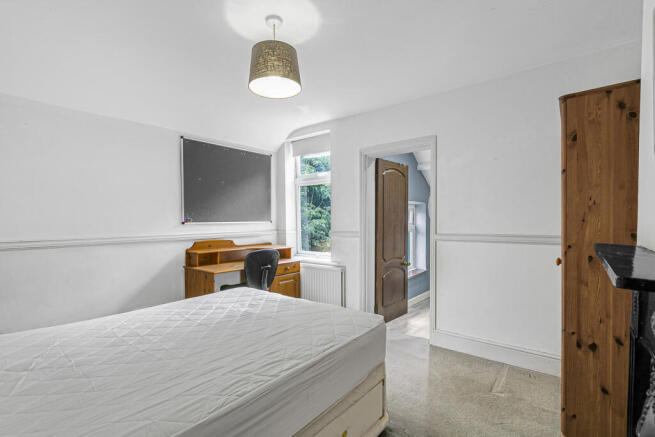 Harvest Road, Englefield Green, Egham, Surrey, TW20 photo 4