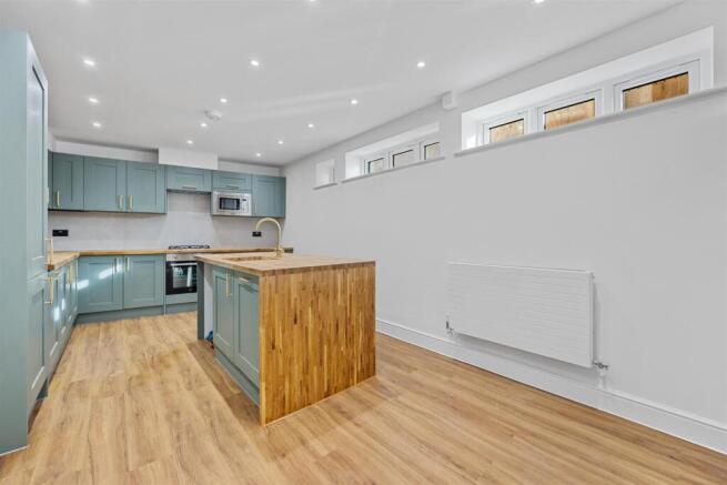 4 Higham Road, Rushden photo 5