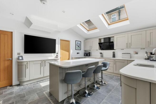 3 bed Semi-Detached for sale Image 10
